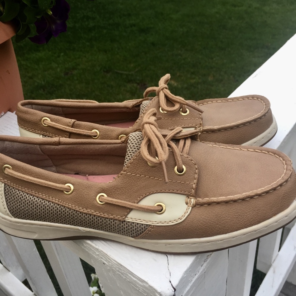 NWOT Liz Claiborne Shoes. size 7